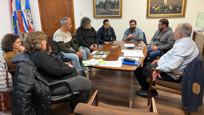 El intendente Ximénez, la secretaria general Arianna Bentos y directiva de FANCAP Minas se reunieron