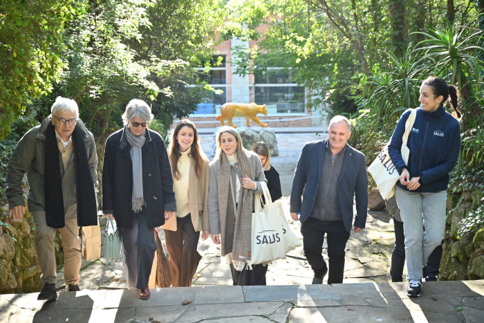 Recorrida por Salus durante la visita de la embajadora de Francia en Uruguay La embajadora de Francia en Uruguay, Virginie Bioteau, junto al intendente Daniel Ximénez