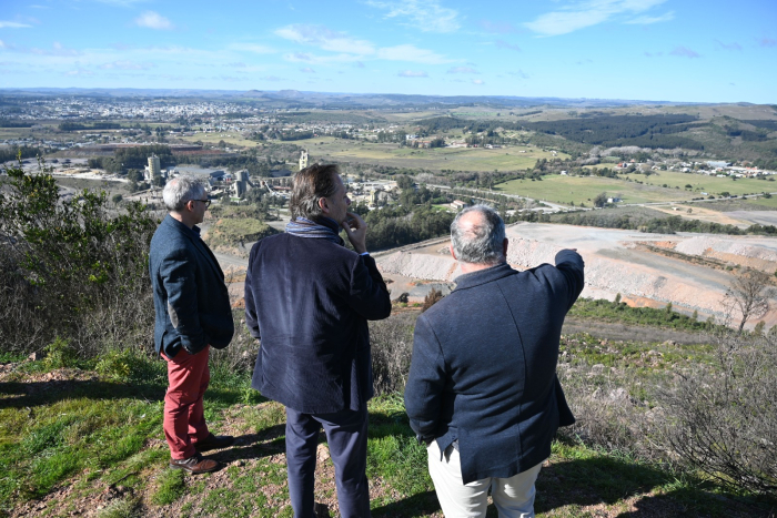 Recorrida por proyectos y espacios estratégicos del departamento. Recorrida por proyectos y espacios estratégicos del departamento.