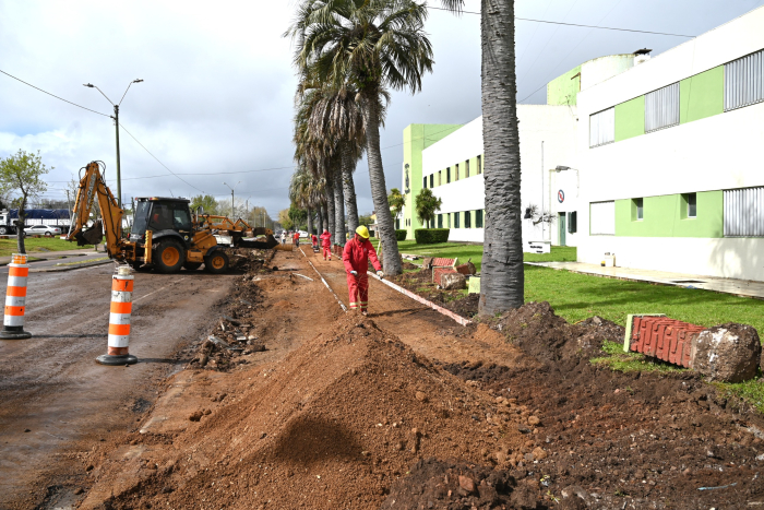 Avanza el trabajo en la Avenida Artigas de Minas, con nueva ciclovía y espacio público renovado Avanza el trabajo en la Avenida Artigas de Minas, con nueva ciclovía y espacio público renovado