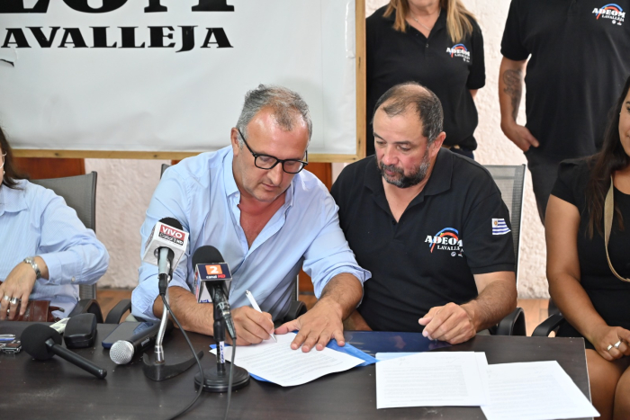 La Intendencia y ADEOM firmaron un convenio colectivo con foco en derechos sociales