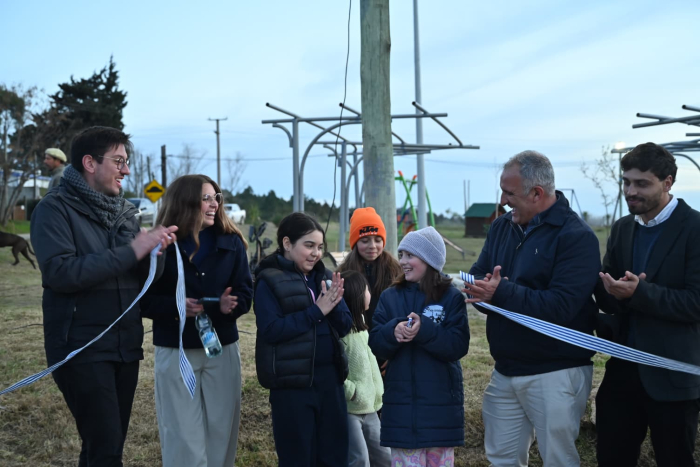 Intendencia inauguró iluminación y espacio público en el barrio San Francisco de las Sierras Intendencia inauguró iluminación y espacio público en el barrio San Francisco de las Sierras