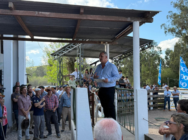 Intendente Ximénez durante su discurso en la Expo Campanero