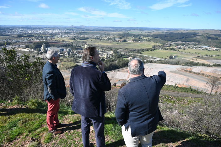 Recorrida por proyectos y espacios estratégicos del departamento. Recorrida por proyectos y espacios estratégicos del departamento.
