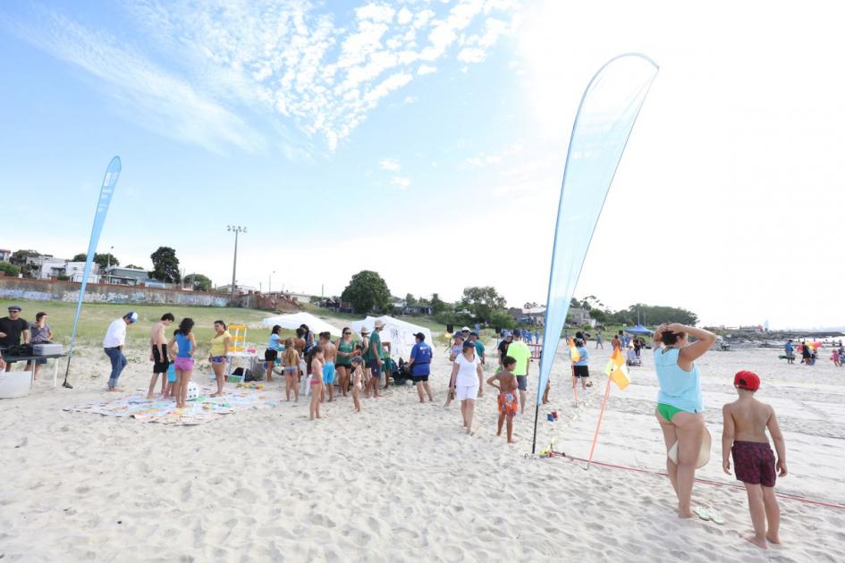 #VeranoQuerido en la Playa del Cerro Publico en la playa recorriendo los juegos interactivos e inclusivos