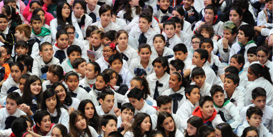 Escolares participando de la jornada