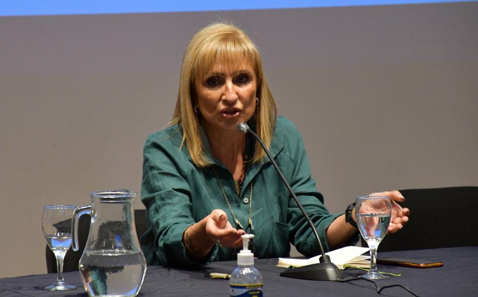 Expositora Dra. Raquel Peyraube Expositora Dra. Raquel Peyraube