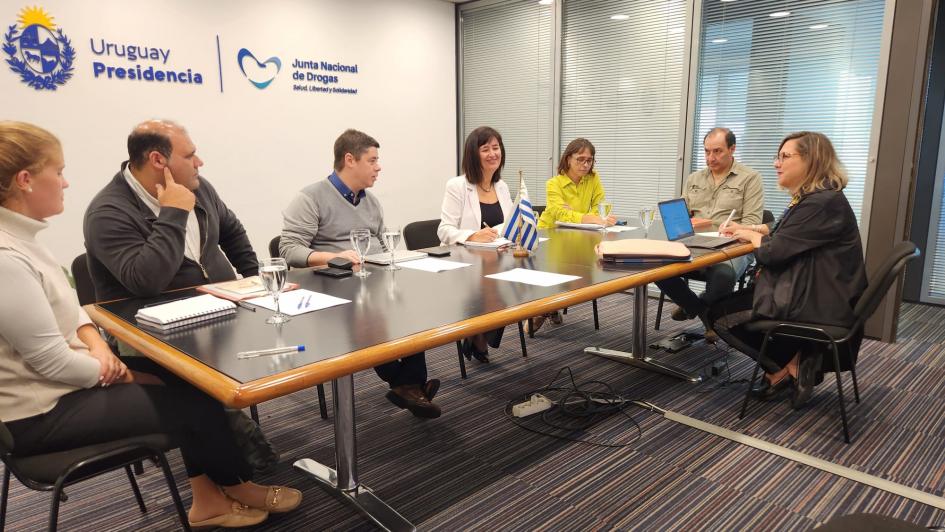 Reunión en Secretaría Nacional de Drogas Salud Integral