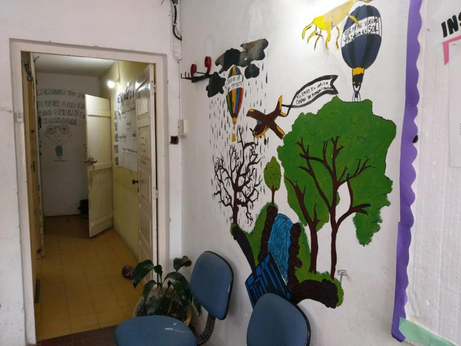 Grafitti en Sala de espera Vista de la sala de espera con un grafitti realizado por los usuarios