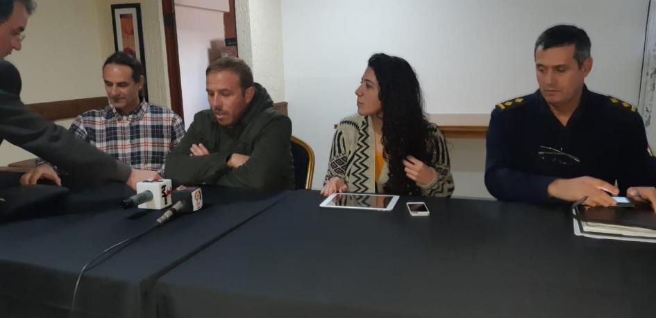 Mesa principal del evento Mesa principal. Gerardo Sabaris y Victoria González, Descentralización y Prevención de Junta Nacional de Drogas, Sebastián Vélez, coordinador de la Junta Departamental de Drogas y Comisario Emilio Ippes de la Jefatura departamental