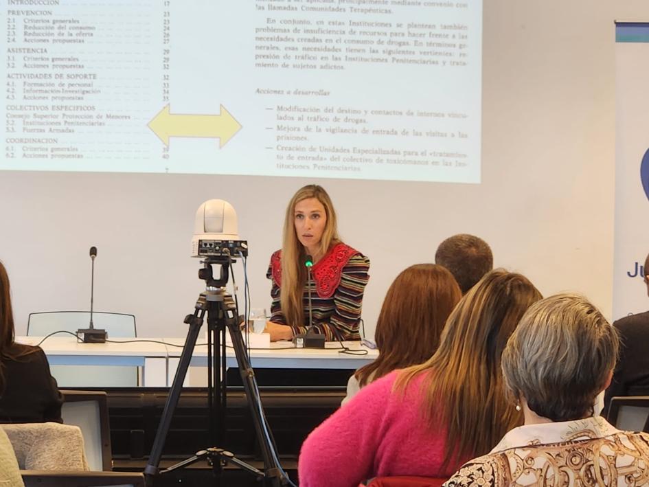 Plan Nacional para el abordaje del uso problemático de drogas en personas privadas de libertad Foto de las expositora Beatriz Oliva González