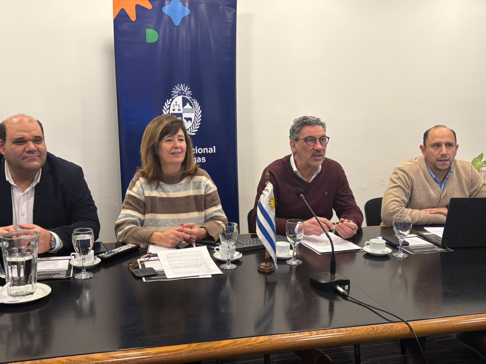 Mesa de representantes de la Secretaría Nacional de Drogas 3