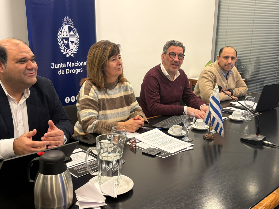 Mesa de representantes de la Secretaría Nacional de Drogas