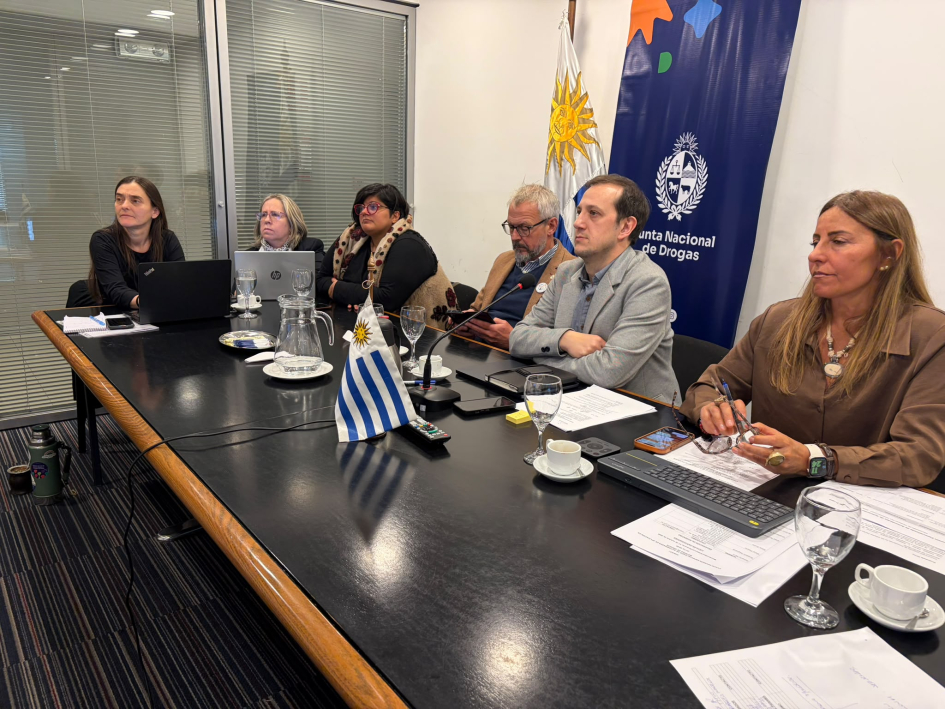 Mesa de participantes por Uruguay 2