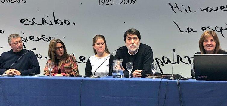 Expertos realizan sus presentaciones durante la jornada Expertos realizan sus presentaciones durante la jornada