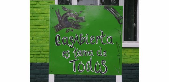 Cartel ingreso al Cento CasAbierta Cartel al ingreso del centro con leyenda "CasAbierta es tarea de todos"
