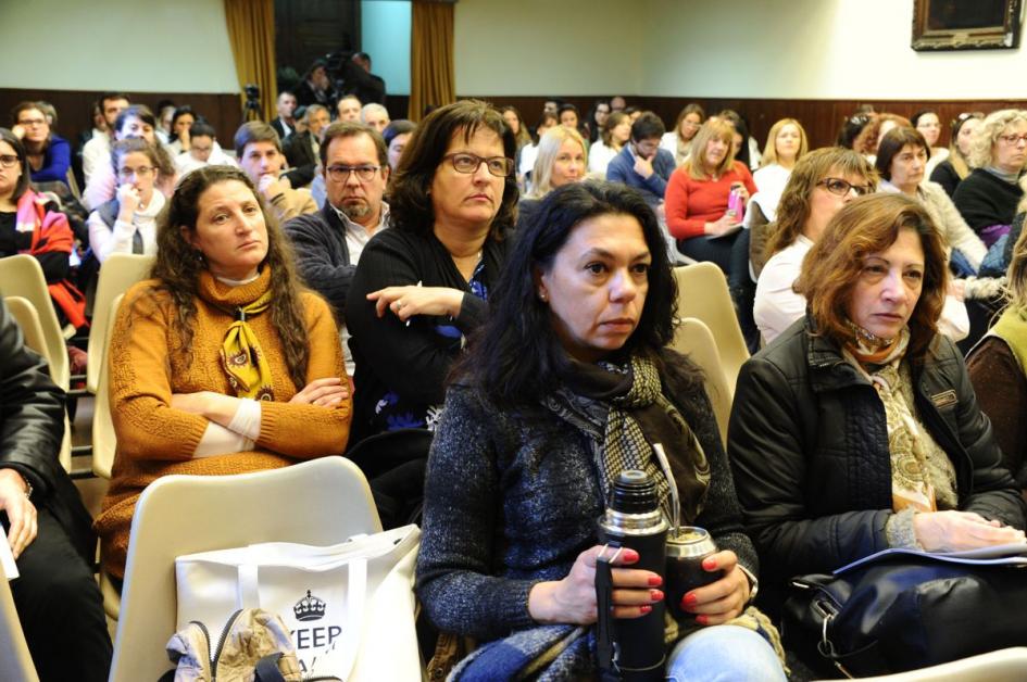 https://youtu.be/O8Bab53BH0A Asistentes al evento vistos de frente
