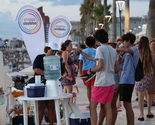 Puesto de hidratación en rambla de Piriápolis