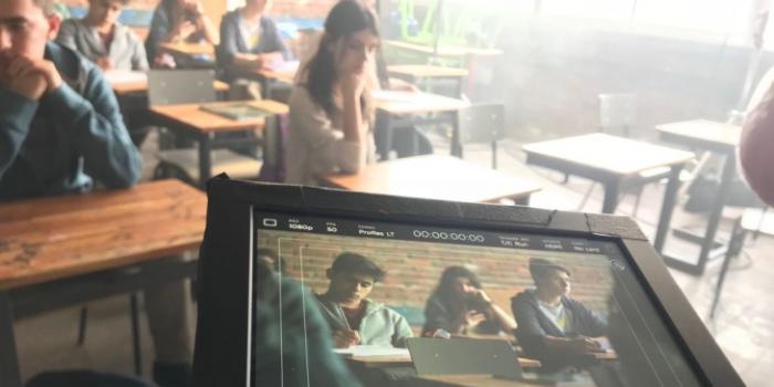 Escena rodaje de spot Estudiantes en clase - Animáte a consultar a tus referentes