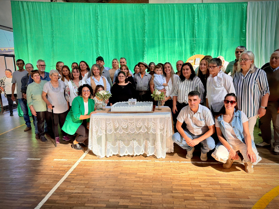 Foto de todas las familias que escrituraron sus viviendas