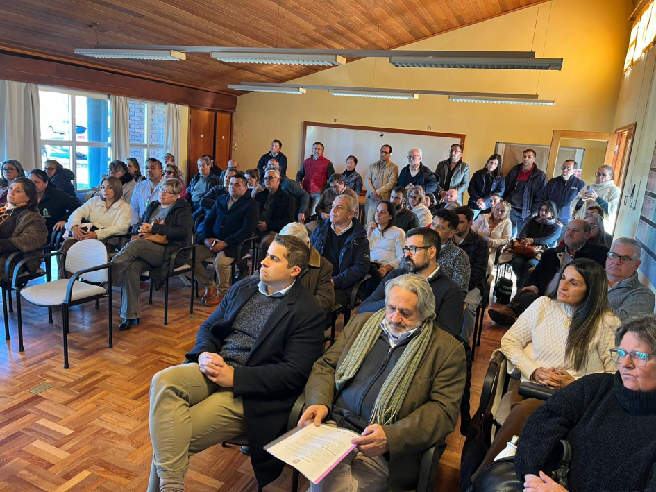 Autoridades presentes Autoridades presentes en la sala