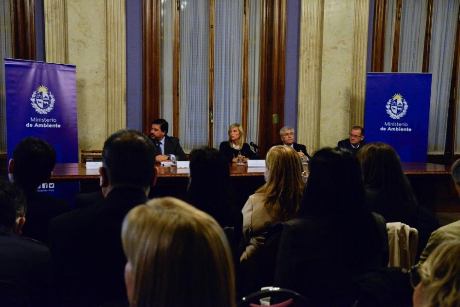 Lanzamiento de la Expo “Uruguay Sostenible” en el Parlamento Nacional Lanzamiento de la Expo “Uruguay Sostenible” en el Parlamento Nacional