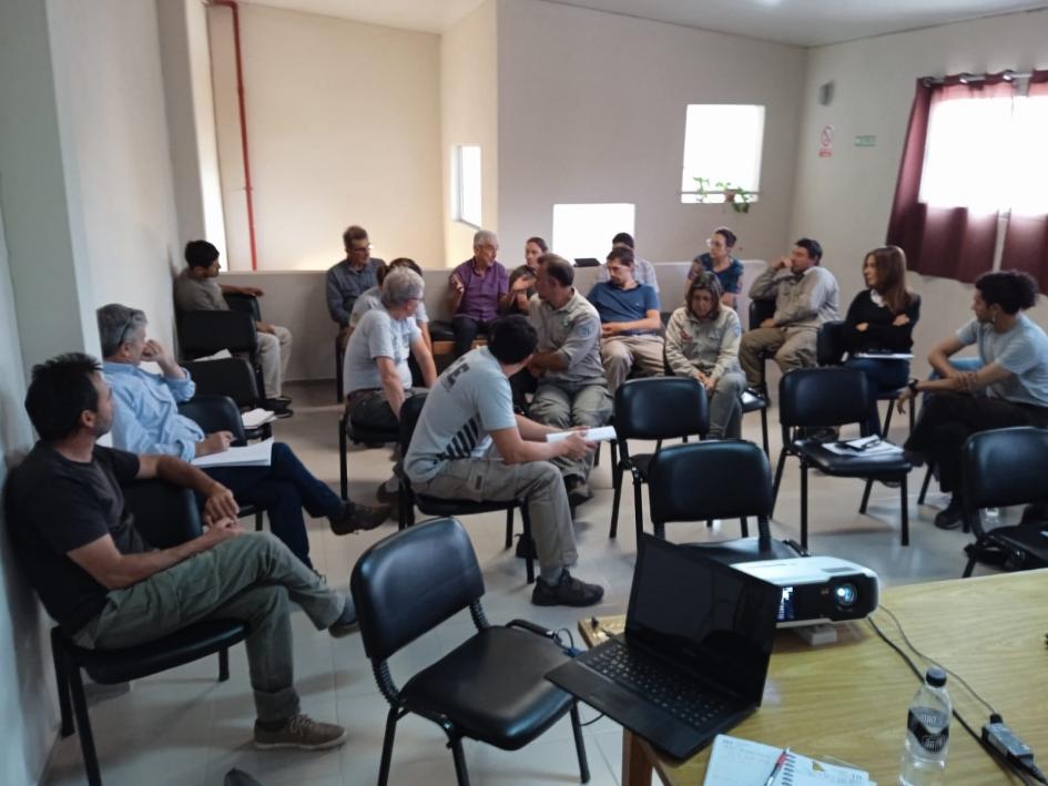 Estrategia para el control de especies exóticas invasoras en ecosistemas costeros del Río Uruguay Estrategia para el control de especies exóticas invasoras en ecosistemas costeros del Río Uruguay
