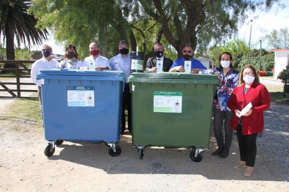 Proyecto Ecolavalleja (Fuente: Intendencia de Lavalleja) Contenedores de residuos diferenciados