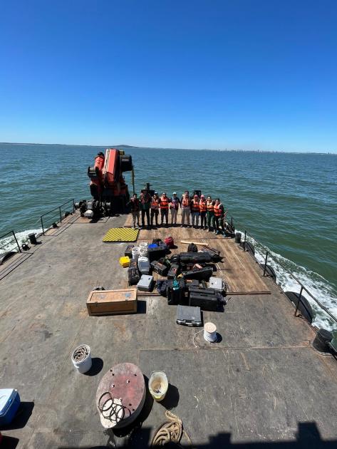 Campañas de validación de datos satelitales en el Río de la Plata Campañas de validación de datos satelitales en el Río de la Plata