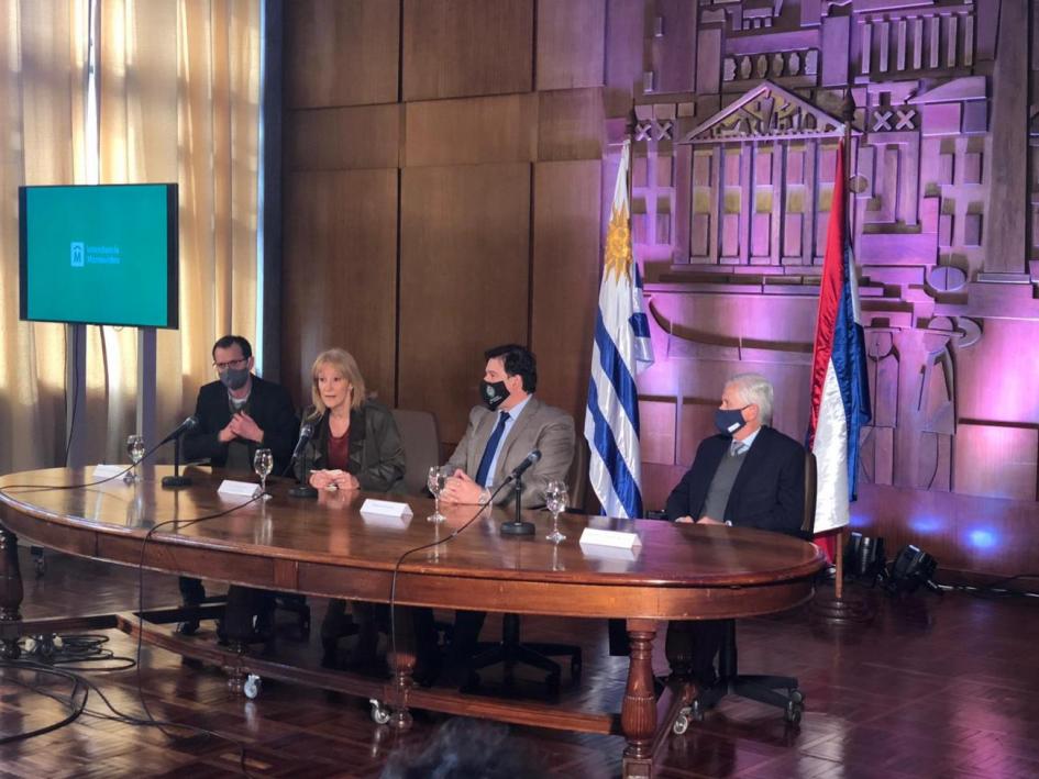 Firma de Convenio - Gestión de ROC Autoridades del MA y de IM firman convenio para gestión de residuos de obras de construcción