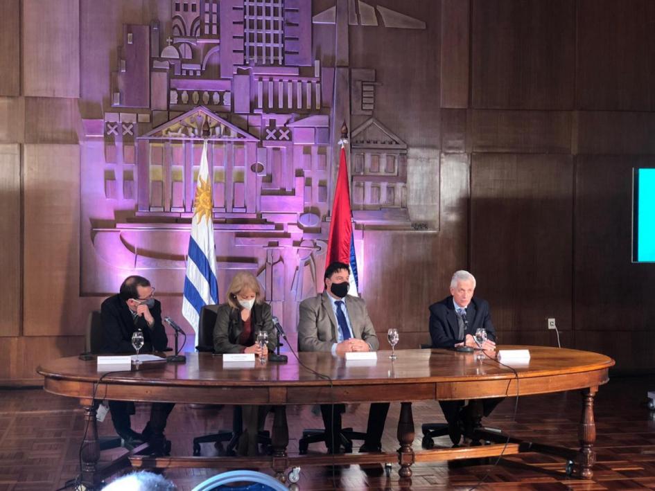 Firma de Convenio - Gestión de ROC Autoridades del MA y de IM firman convenio para gestión de residuos de obras de construcción
