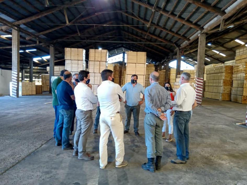 Gira de autoridades del Ministerio de Ambiente por empresas forestales de Rivera y Tacuarembó Gira de autoridades del Ministerio de Ambiente por empresas forestales de Rivera y Tacuarembó