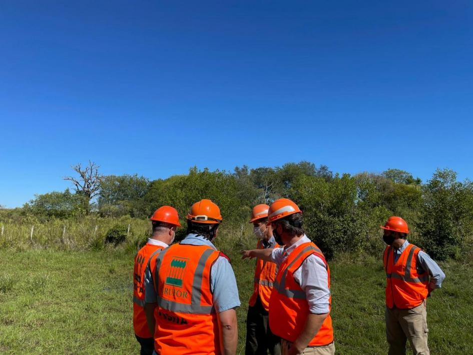 Gira de autoridades del Ministerio de Ambiente por empresas forestales de Rivera y Tacuarembó Gira de autoridades del Ministerio de Ambiente por empresas forestales de Rivera y Tacuarembó