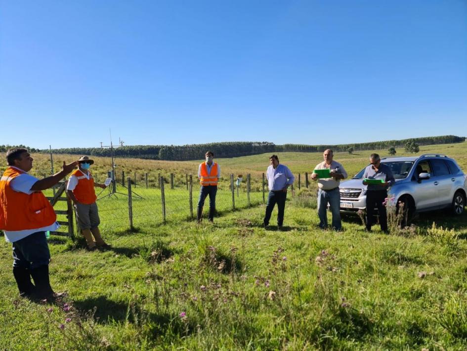 Gira de autoridades del Ministerio de Ambiente por empresas forestales de Rivera y Tacuarembó Gira de autoridades del Ministerio de Ambiente por empresas forestales de Rivera y Tacuarembó