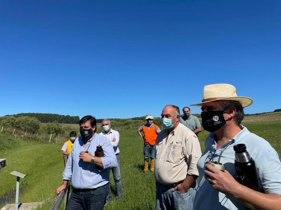 Gira de autoridades del Ministerio de Ambiente por empresas forestales de Rivera y Tacuarembó Gira de autoridades del Ministerio de Ambiente por empresas forestales de Rivera y Tacuarembó