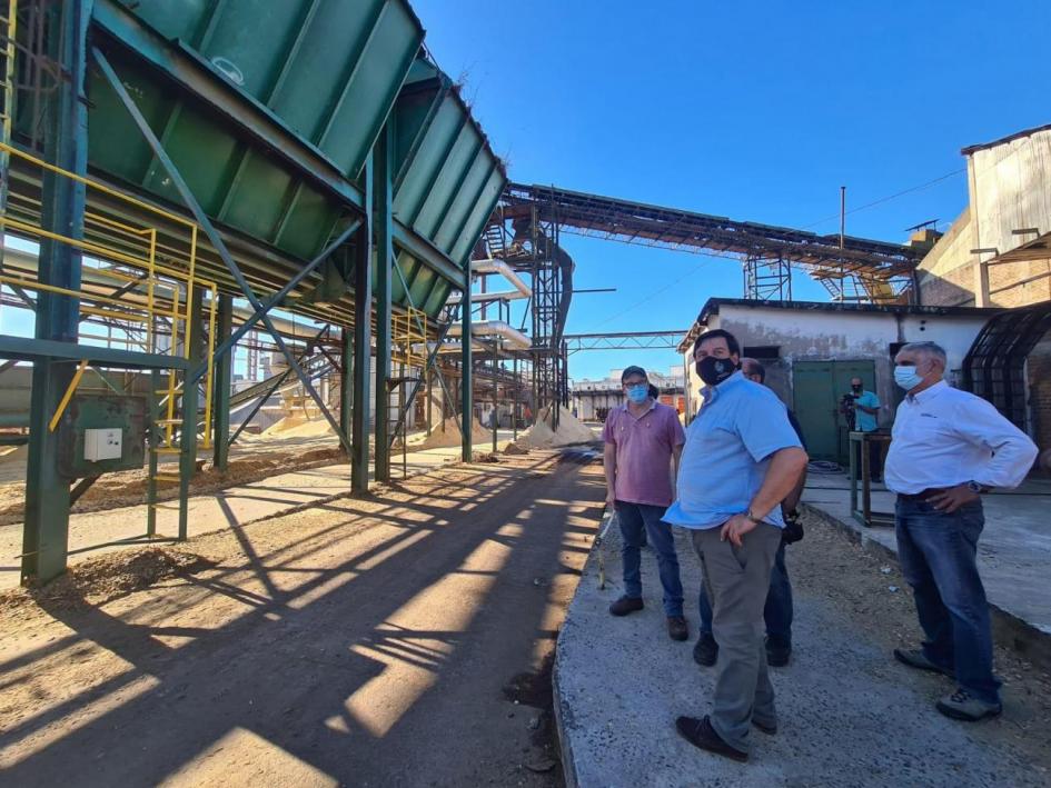 Gira de autoridades del Ministerio de Ambiente por empresas forestales de Rivera y Tacuarembó Gira de autoridades del Ministerio de Ambiente por empresas forestales de Rivera y Tacuarembó