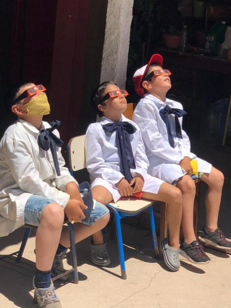 Observando el eclipse Observaci+on