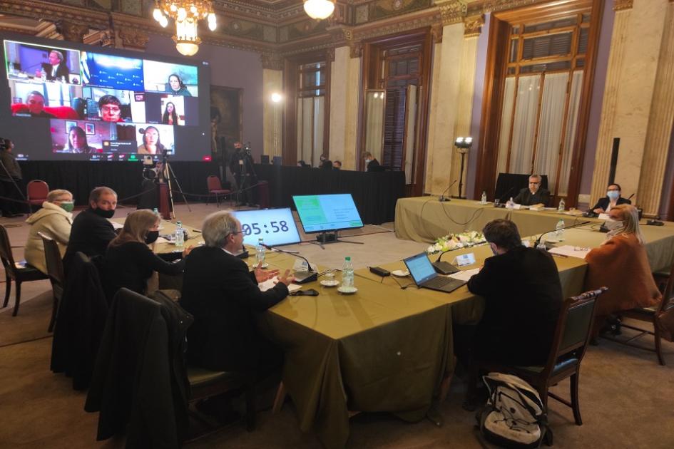 Diálogo Nacional “Uruguay: Hacia sistemas alimentarios más saludables, sostenibles e inclusivos” Diálogo Nacional “Uruguay: Hacia sistemas alimentarios más saludables, sostenibles e inclusivos”