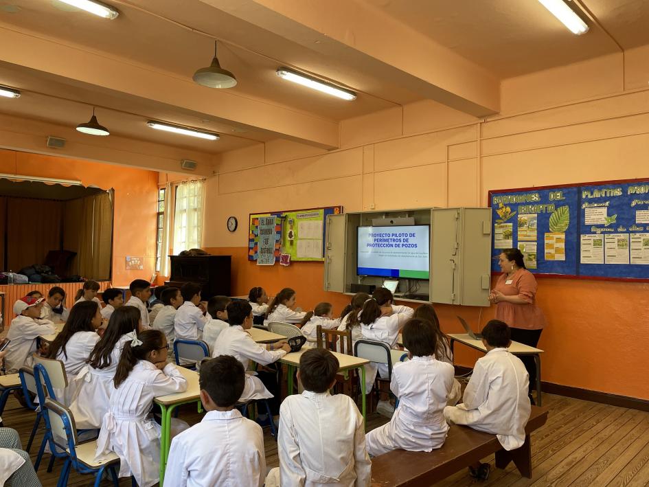 Técnica de la Dinagua imparte el taller