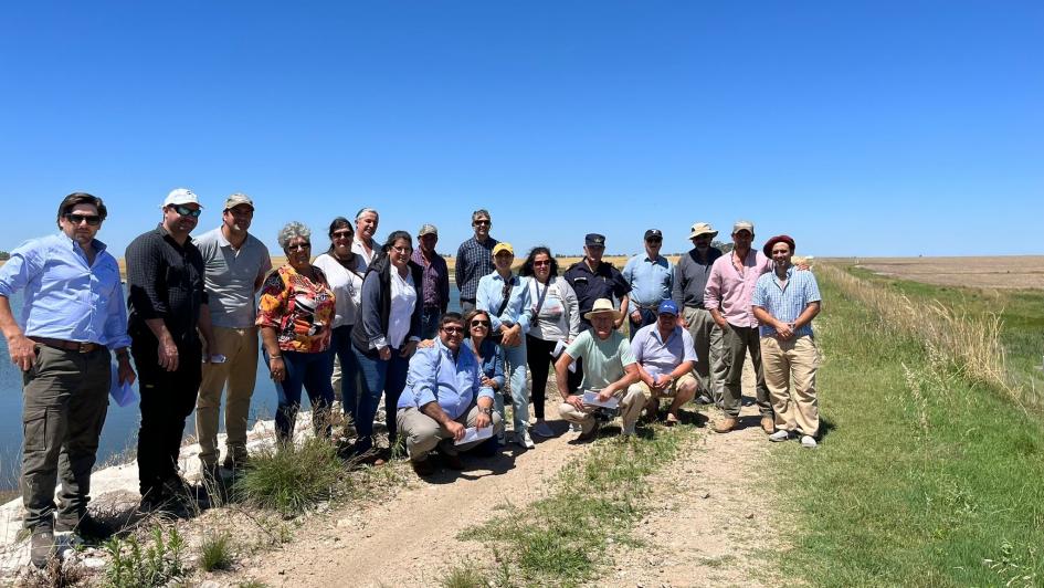 Integrantes de la mesa de Desarrollo Rural de Coloniaa Directora Departamental de Desarrollo Rural d Integrantes de la mesa de Desarrollo Rural de Colonia
