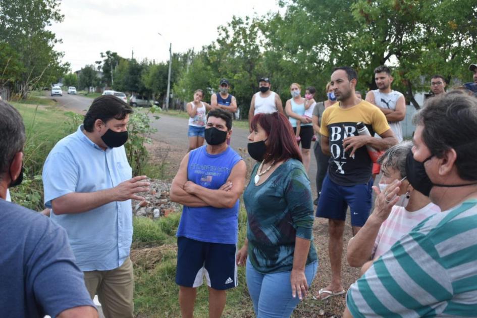 Recorrida del Ministro de Ambiente, Adrán Peña, por el departamento de Paysandú, barrio Chaplin Recorrida del Ministro de Ambiente, Adrán Peña, por el departamento de Paysandú, barrio Chaplin