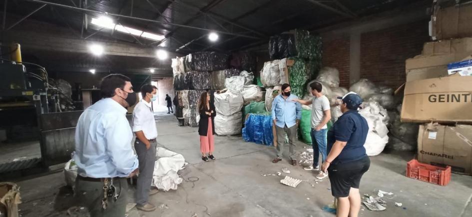 Recorrida por empresa SANDECO El Ministro de Ambiente, Adrán Peña, recorre la empresa SANDECO