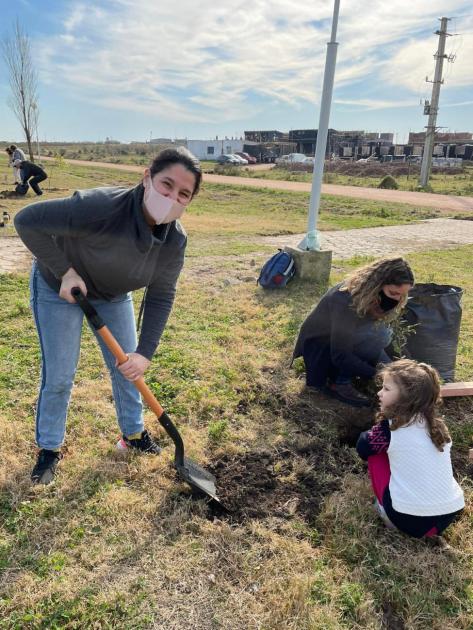 Jornada de plantación de árboles nativos en Treinta y Tres