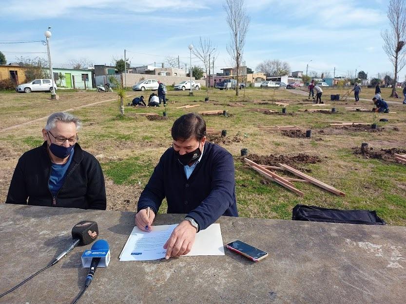 Jornada de plantación de árboles nativos en Treinta y Tres