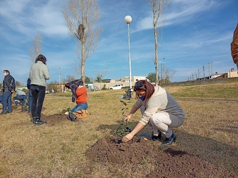 Jornada de plantación de árboles nativos en Treinta y Tres