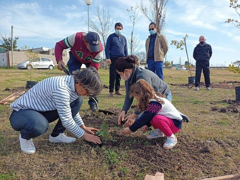 Jornada de plantación de árboles nativos en Treinta y Tres