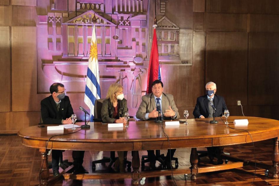 Firma de Convenio - Gestión de ROC Autoridades del MA y de IM firman convenio para gestión de residuos de obras de construcción