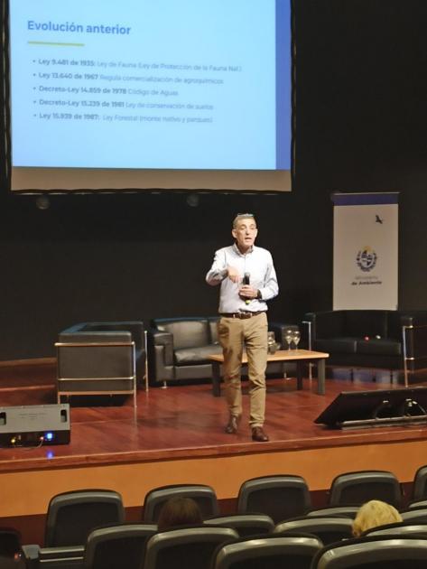 Director de Jurídica del MA en el Encuentro Red de Promotores Ambientales en Montevideo