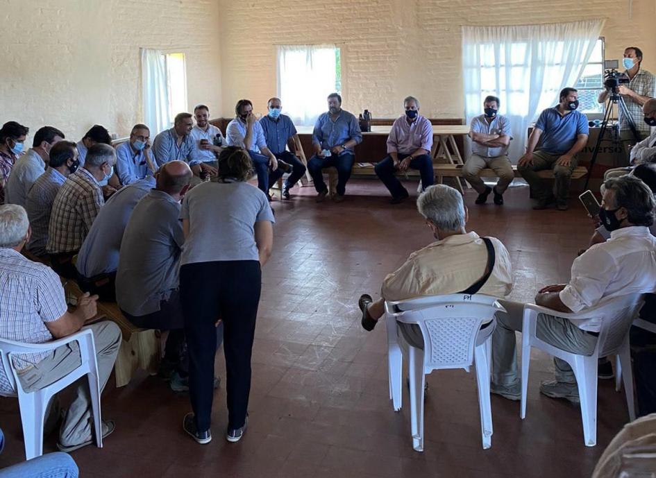 Reunión en Piedras Coloradas, tras incendios en zonas de Río Negro y Paysandú