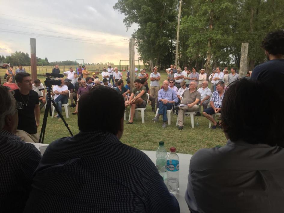 Reunión en Tres Quintas, tras incendios en zonas de Río Negro y Paysandú